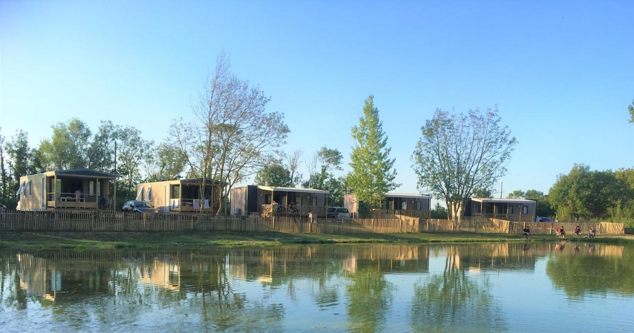 Camping la Haie Penée **** Saint-Quentin-en-Tourmont Exterior foto
