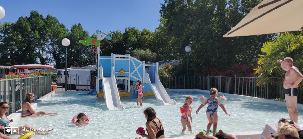 Camping la Haie Penée **** Saint-Quentin-en-Tourmont Exterior foto