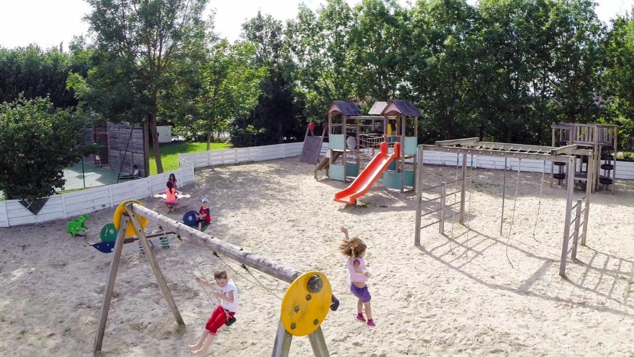 Camping la Haie Penée **** Saint-Quentin-en-Tourmont Exterior foto