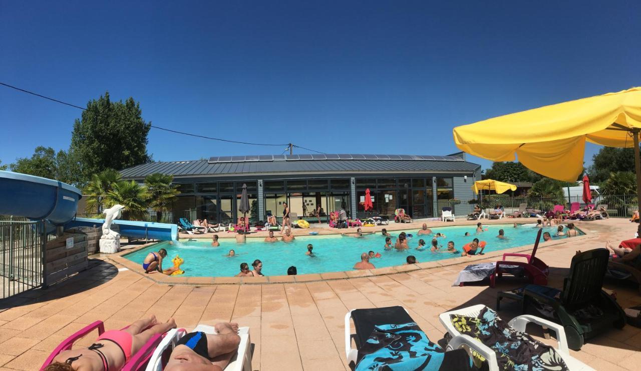 Camping la Haie Penée **** Saint-Quentin-en-Tourmont Exterior foto